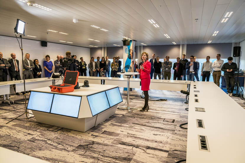 Minister met aanwezigen